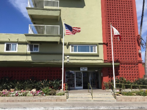 Surfer Beach Hotel image 2