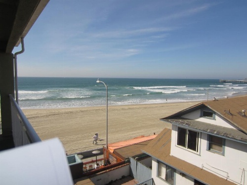 Surfer Beach Hotel image 47