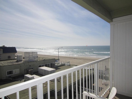 Surfer Beach Hotel image 49